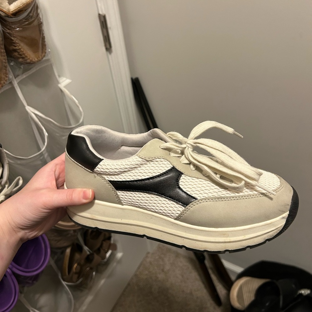 Women’s shoes